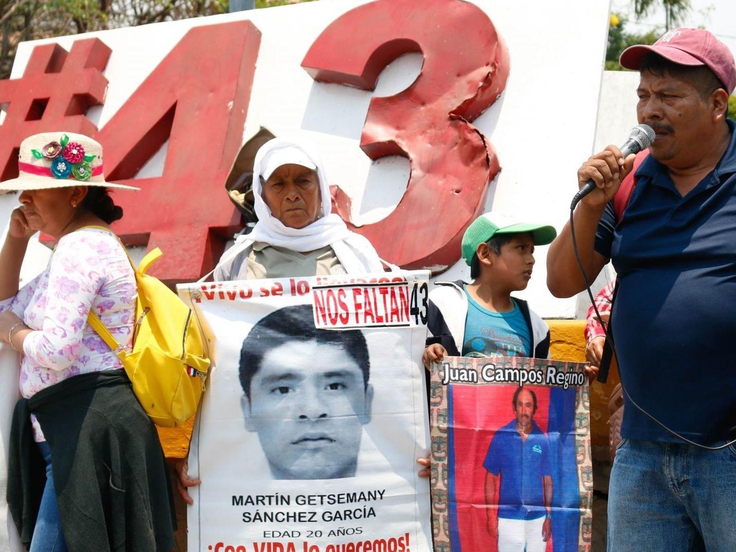 Protesta por normalistas de Ayotzinapa desaparecidos