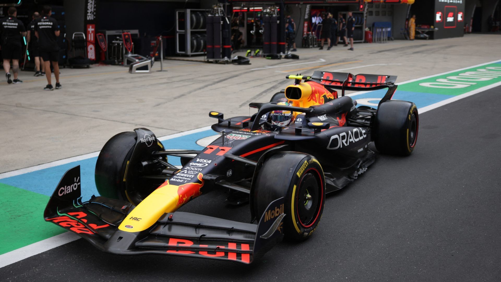 'Checo' Pérez durante la sesión de clasificación de sprint antes del Gran Premio de China