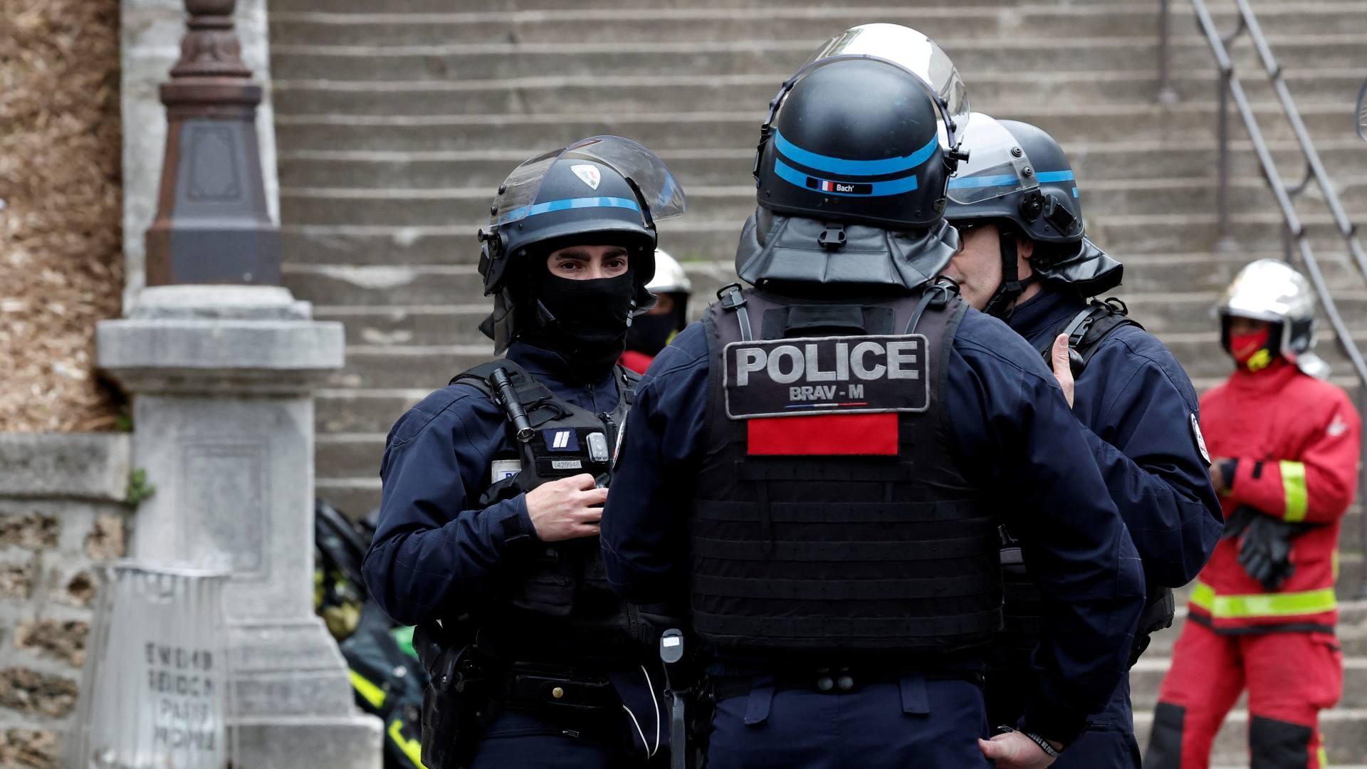 Foto: Hombre con Explosivos se Atrinchera en Embajada de Irán en París
