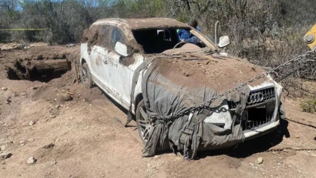 Encuentran Auto de Lujo Enterrado en Parral Robado Desde el 2020 | Foto: AEI Chihuahua