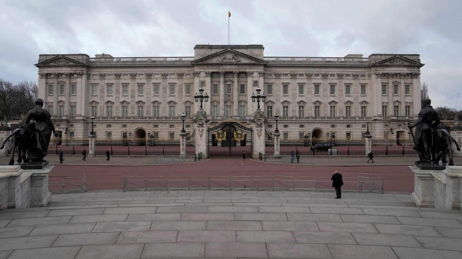 La sala del Palacio de Buckingham donde la familia real se reúne antes de sus apariciones en el balcón de la residencia abrirá al público