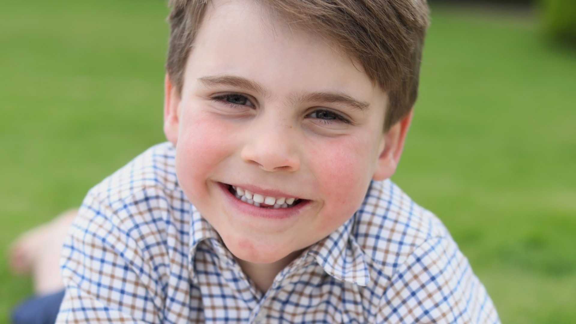 Difunden fotografía del príncipe Luis por su sexto cumpleaños. 
