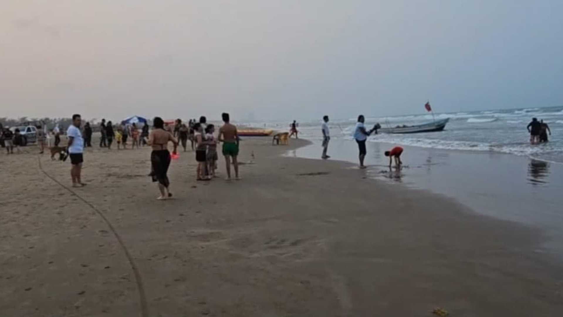 Mueren cuatro turistas ahogados en playa de Tuxpan