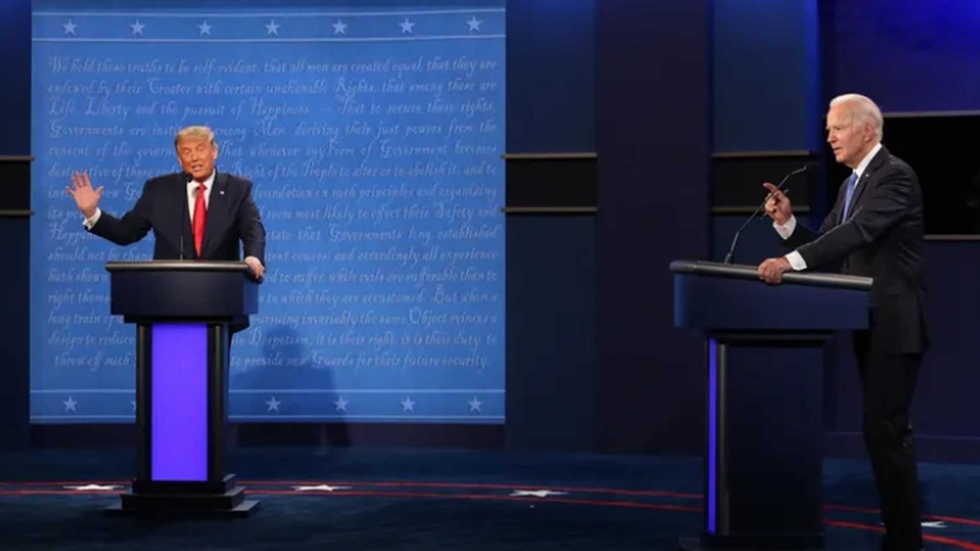 Donald Trump y Joe Biden durante un debate presidencial el 22 de octubre de 2020. 