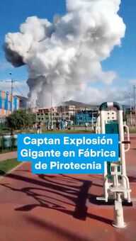 FOTO: Captan Explosión Gigante en Fábrica de Pirotecnia