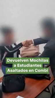 FOTO: Devuelven Mochilas a Estudiantes Asaltados en Combi