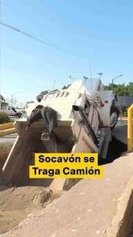 FOTO: Socavón se Traga Camión
