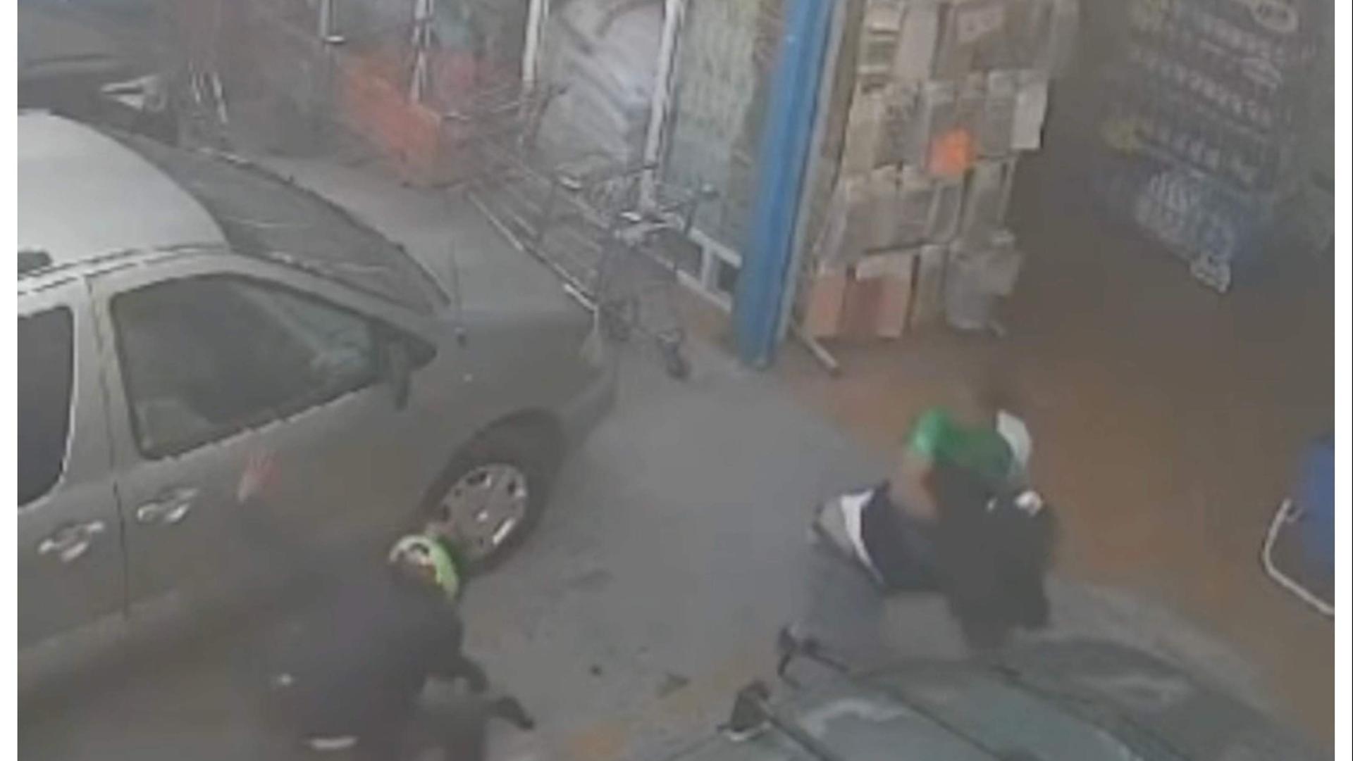 Video: ¡Héroe! Empleado se Enfrenta a Ladrones de una Tienda e Impide Robo