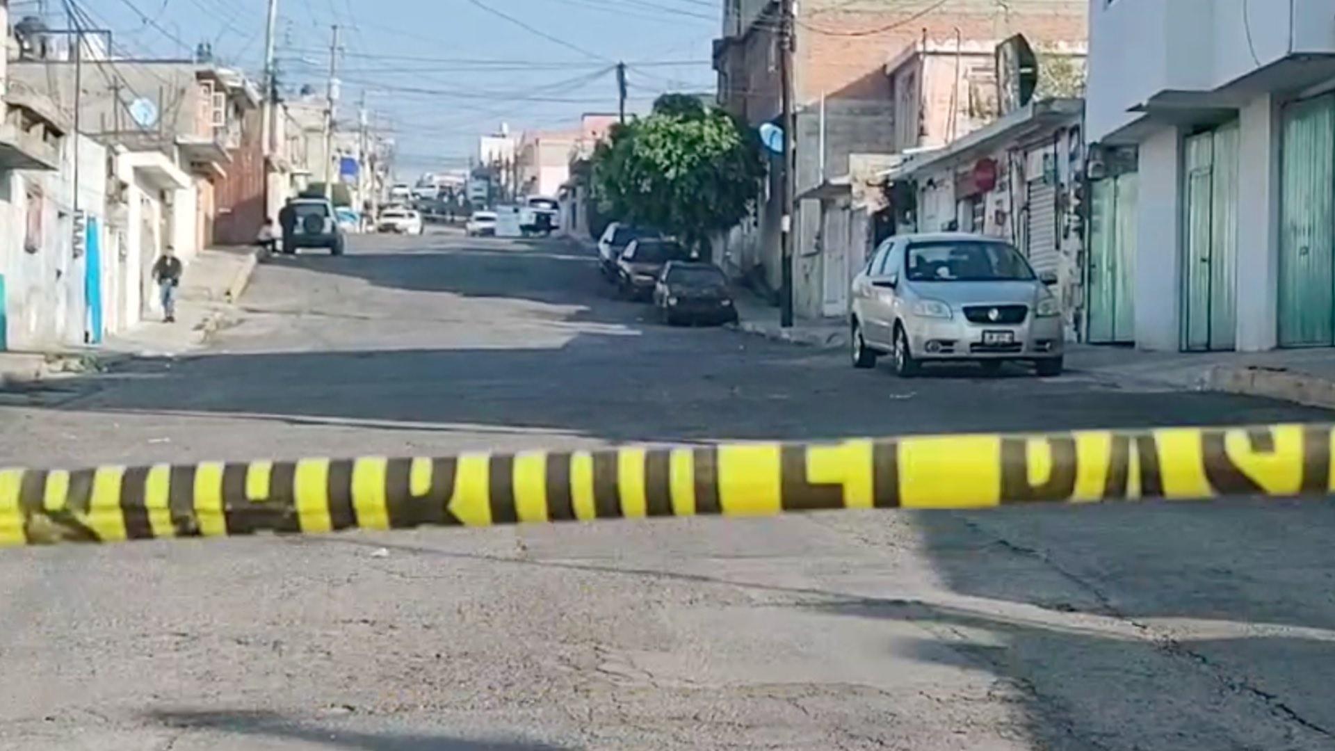 Arrojan Hieleras con Cabezas de un Hombre y una Mujer Afuera de una Casa en Puebla