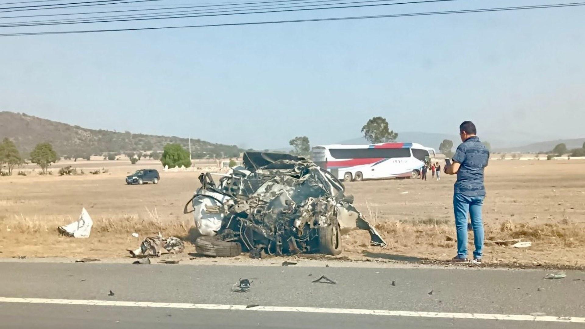 Accidente de Autobús y 2 Autos Deja un Muerto y 5 Heridos en la México-Pachuca