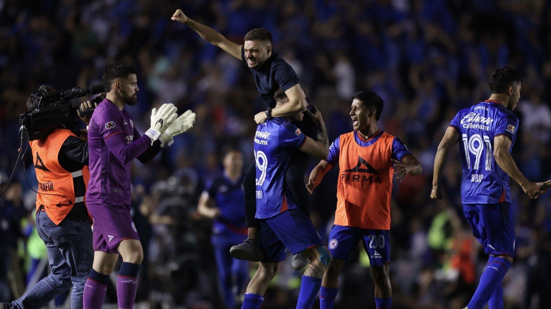 Cruz Azul Sufre, pero Clasifica a la Final de la Liga MX