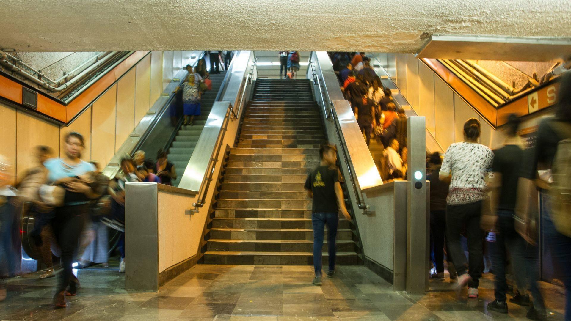 Policía Se Electrocuta en Escaleras Eléctricas de la Línea 7 del Metro CDMX