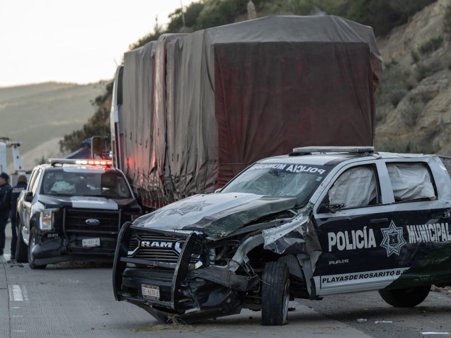 Tráiler sin Frenos Impacta Retén de la Policía en Tijuana