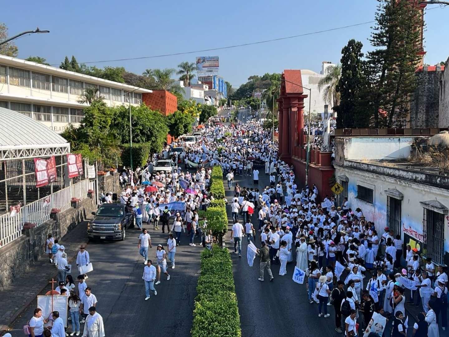 Cientos de Familias Participan en la Marcha por la Paz en Cuernavaca, Morelos 