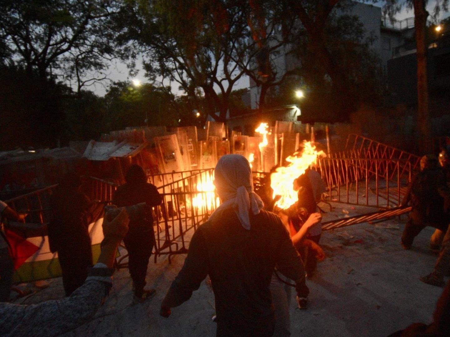Resguardan Embajada de Israel en México: Enfrentamiento Dejó 16 Policías Heridos