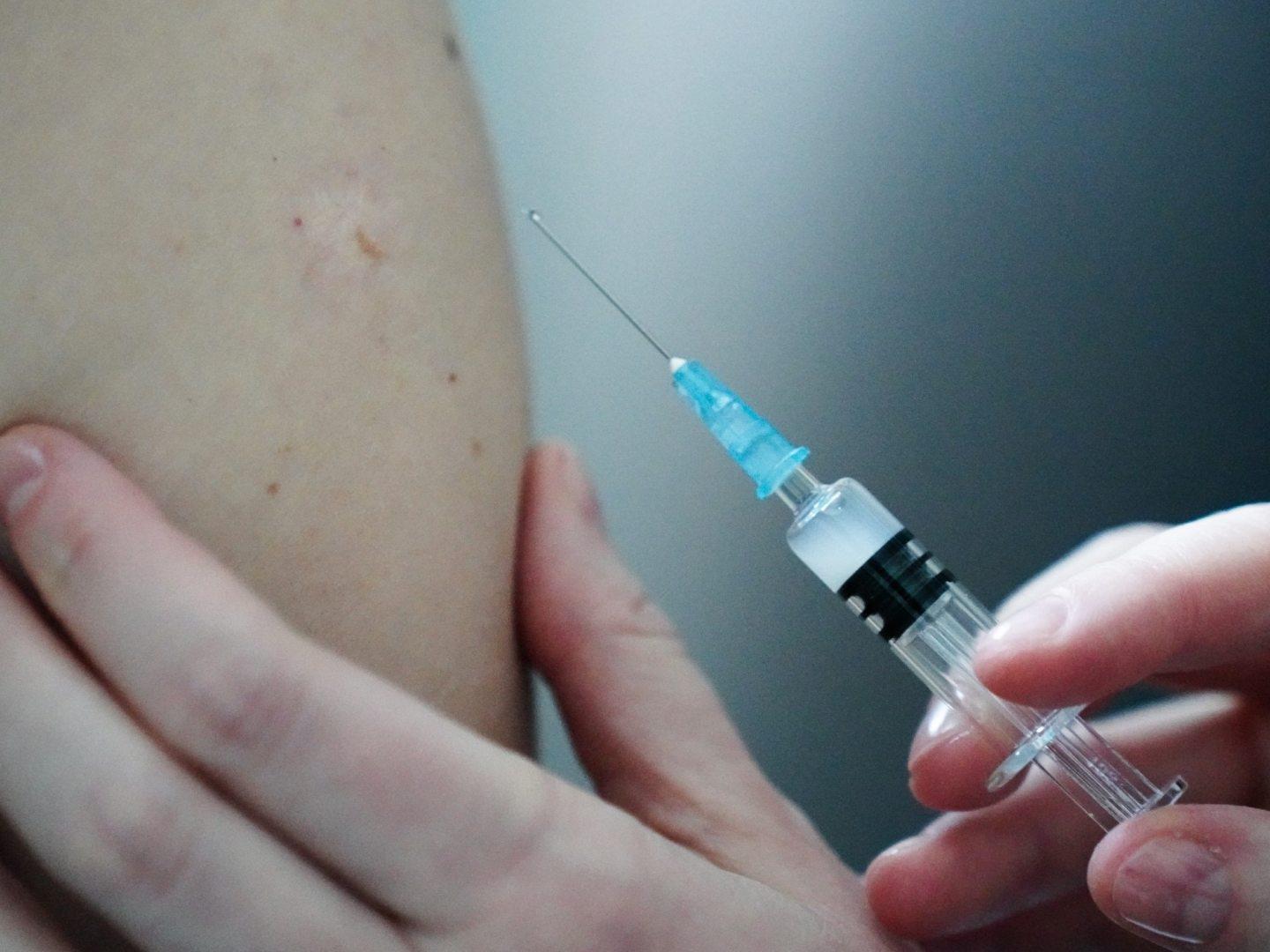 Vacuna del VPH es Efectiva para Prevenir Cáncer en Mujeres y Hombres: Estudio