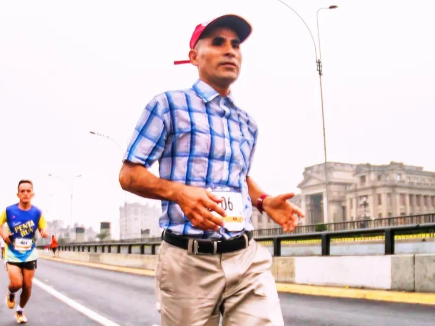Video | ¡Corre, Forrest, Corre! Atleta Peruano Compite Caracterizado como Forrest Gump 
