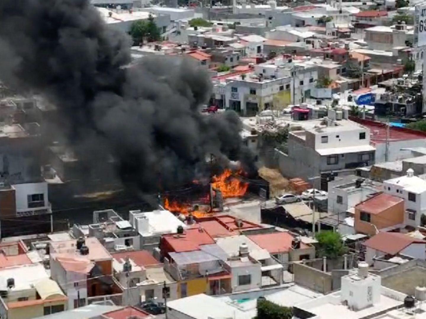 Fuerte Incendio en Comercio Local en la Colonia Desarrollo San Pablo en Querétaro