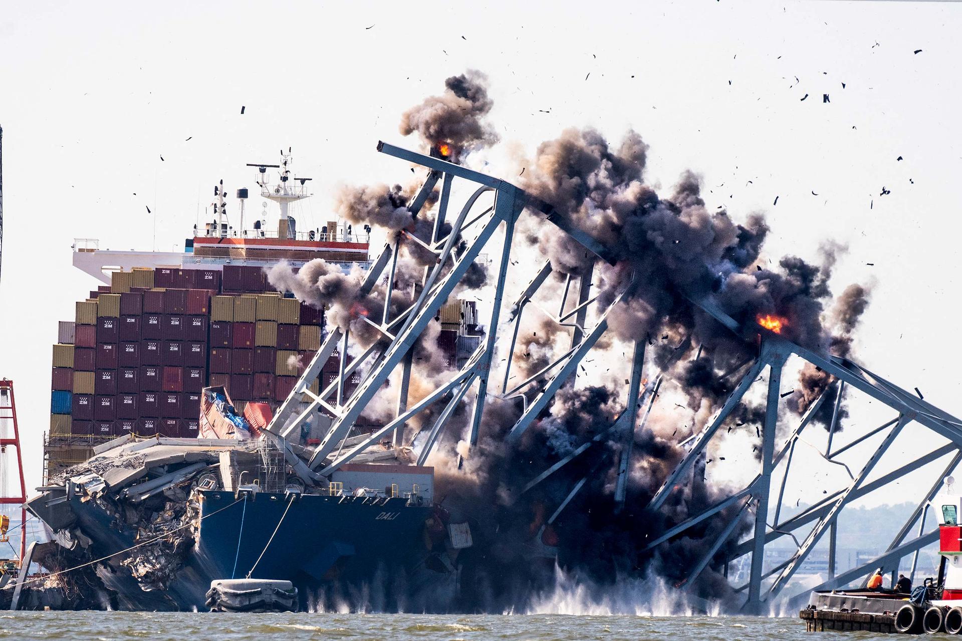 Demolición controlada de una sección del puente Francis Scott Key en Baltimore
