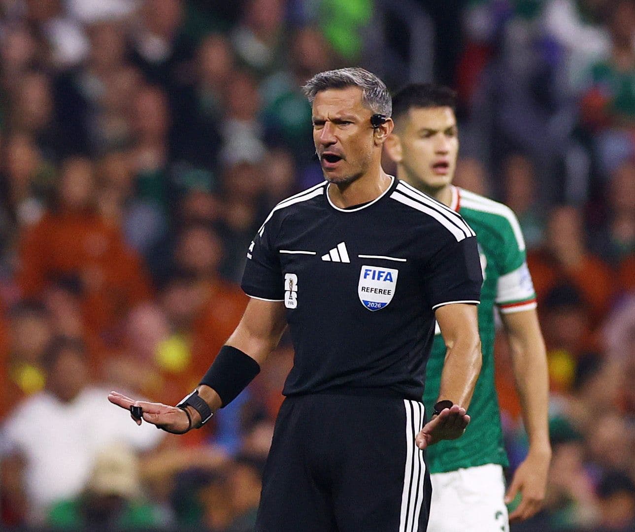 Árbitro Slavko Vincic durante el partido. Foto: Reuters