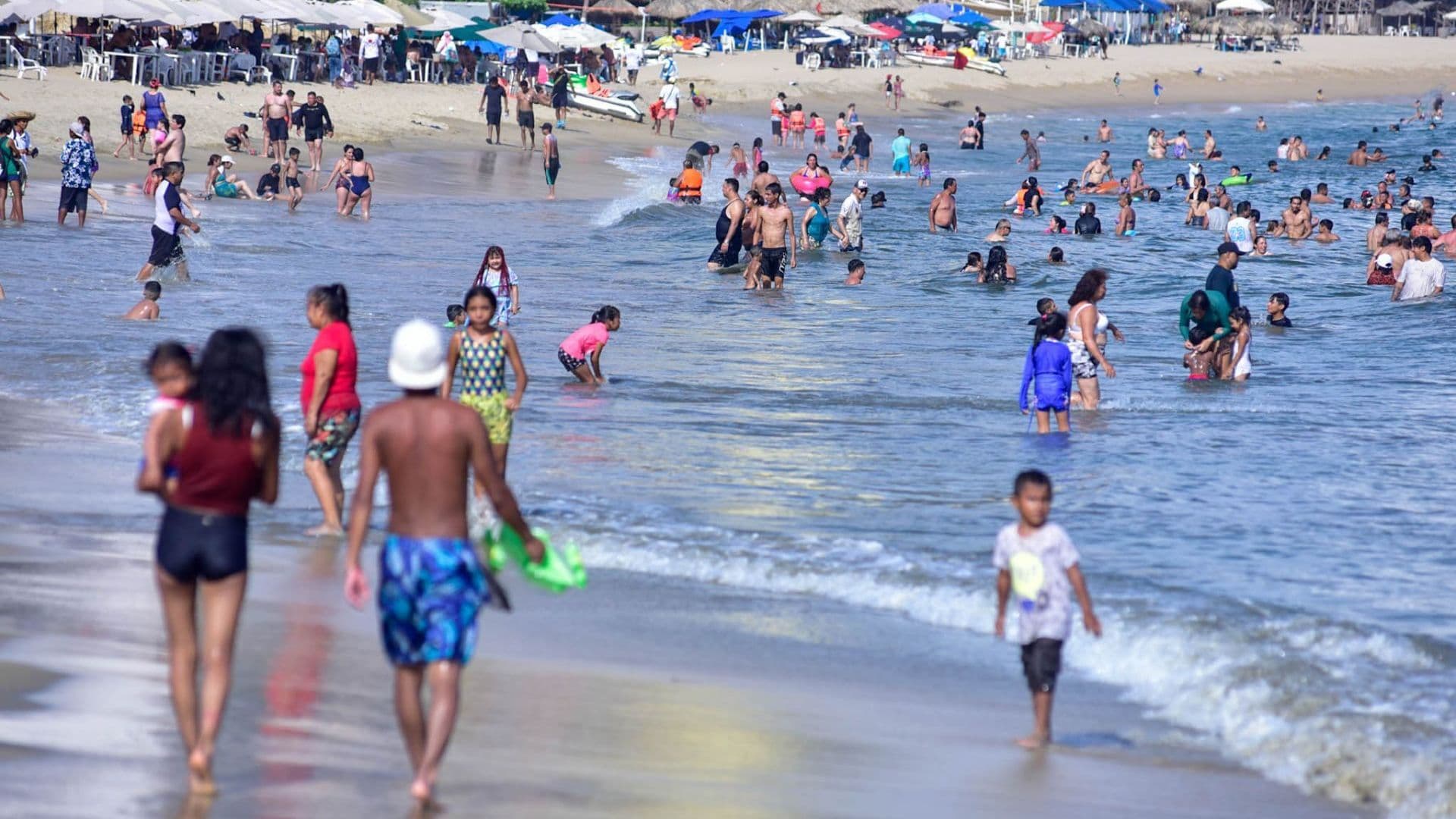 Las playas del puerto de Acapulco durante temporada vacacional. Foto: Cuartoscuro/ Archivo