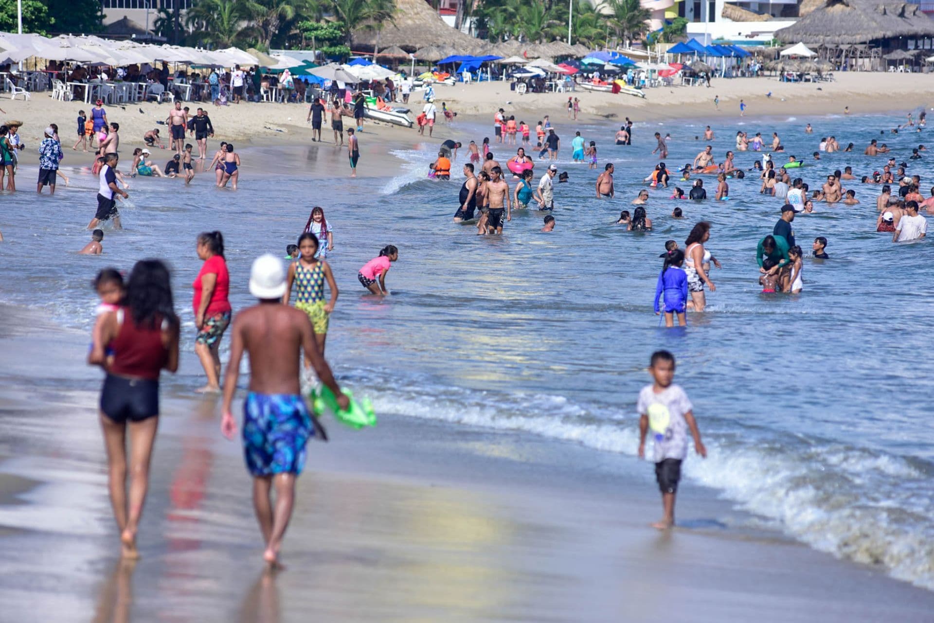 Las playas del puerto de Acapulco durante temporada vacacional. Foto: Cuartoscuro/ Archivo