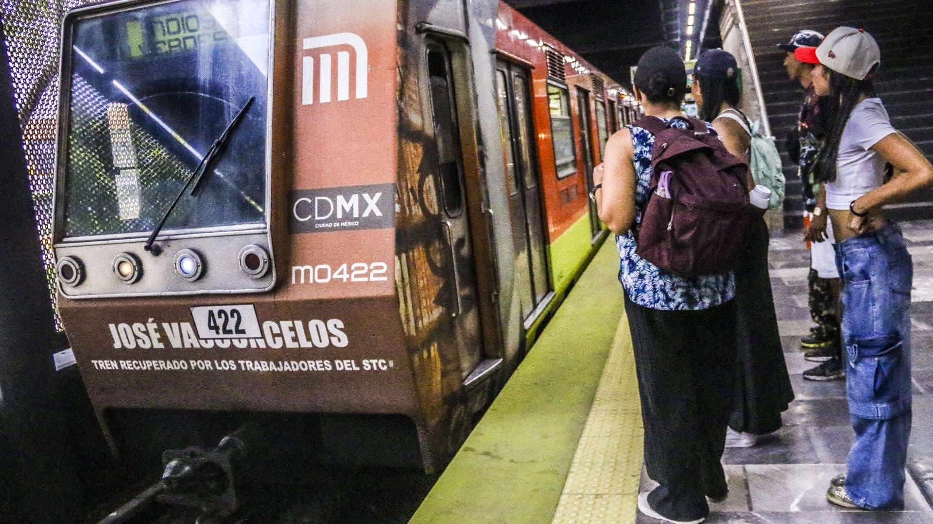 Usuarias de la Línea 3 del Metro capitalino. Foto: Cuartoscuro/ Archivo