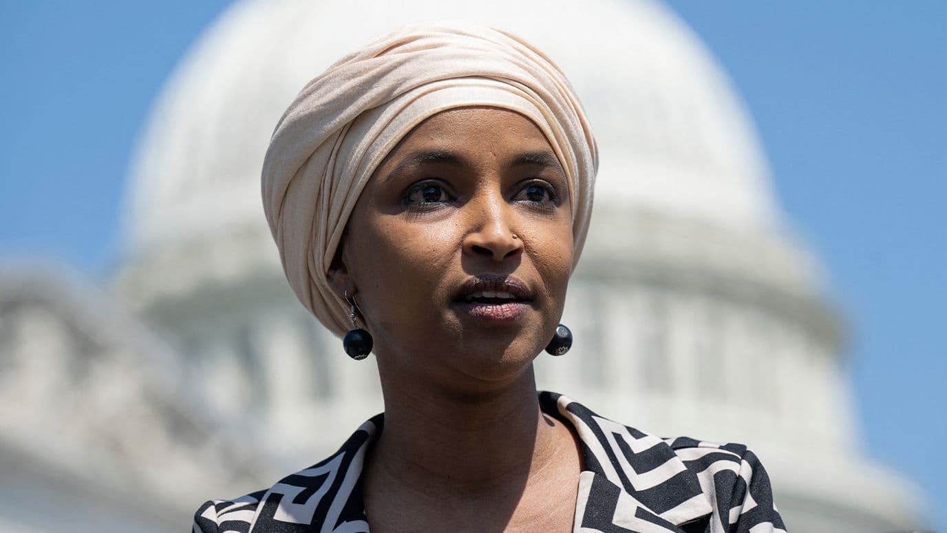 Agentes de EUA Registran Casa de Ilhan Omar, Congresista Demócrata Crítica de Trump