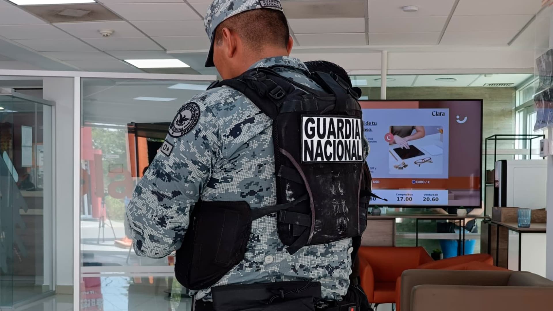 Dos Sujetos Asaltan Sucursal Bancaria en Tampico, Tamaulipas