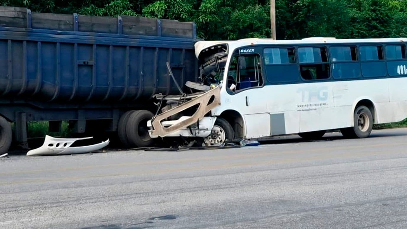Choque entre Autobús y Tractocamión en la Carretera Tampico-Valles Deja 10 Lesionados