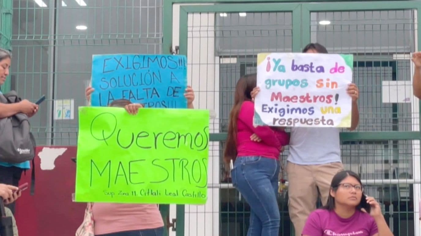 Padres de Familia se Manifiestan ante el CREDE por Presunta Falta de Maestros en Reynosa