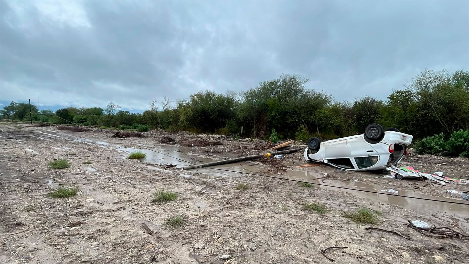 Volcadura en Carretera Victoria-Soto la Marina Deja Dos Lesionados