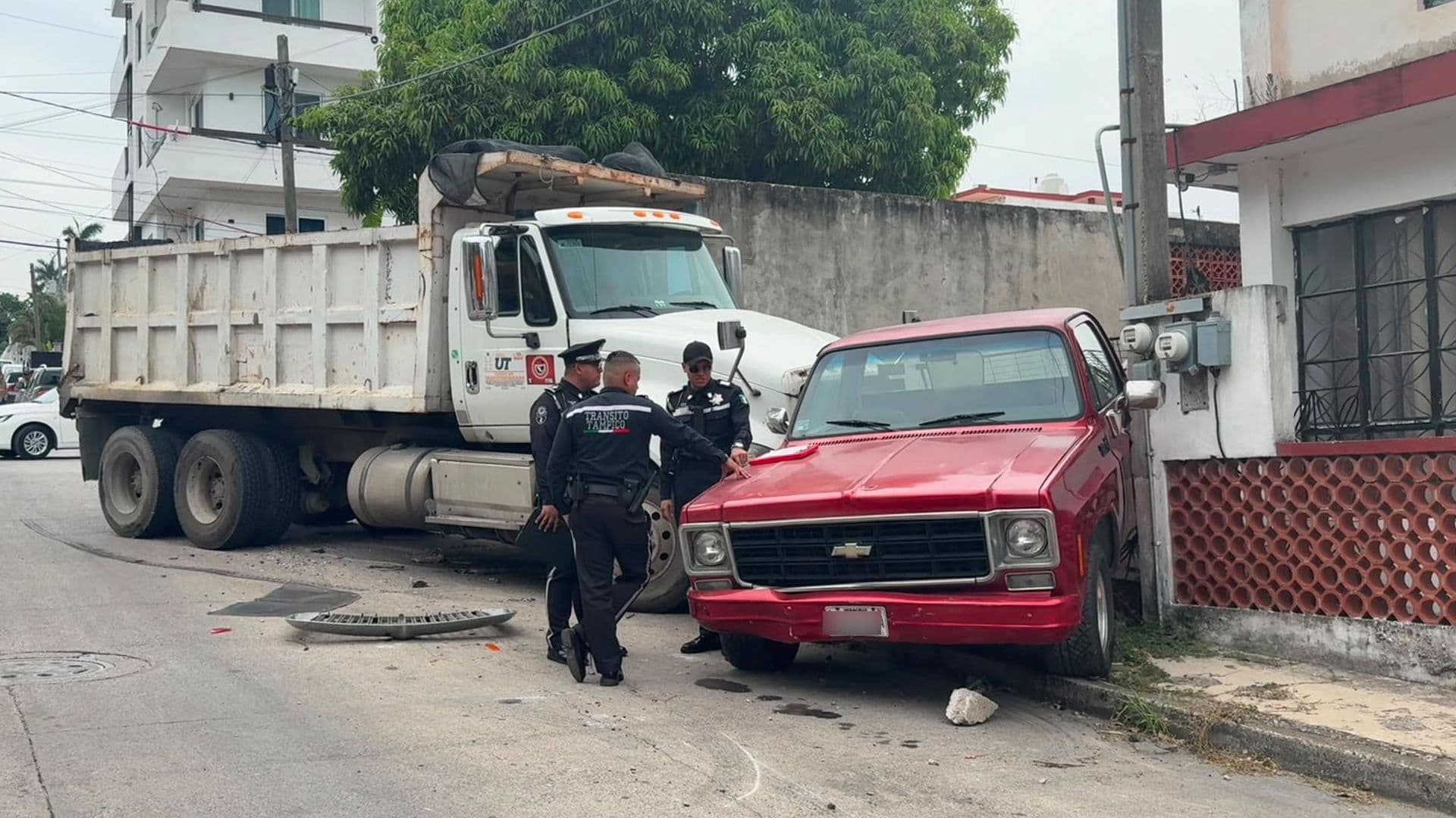 Camion de Volteo Arrolla a su Propio Chofer en Tampico, Tamaulipas