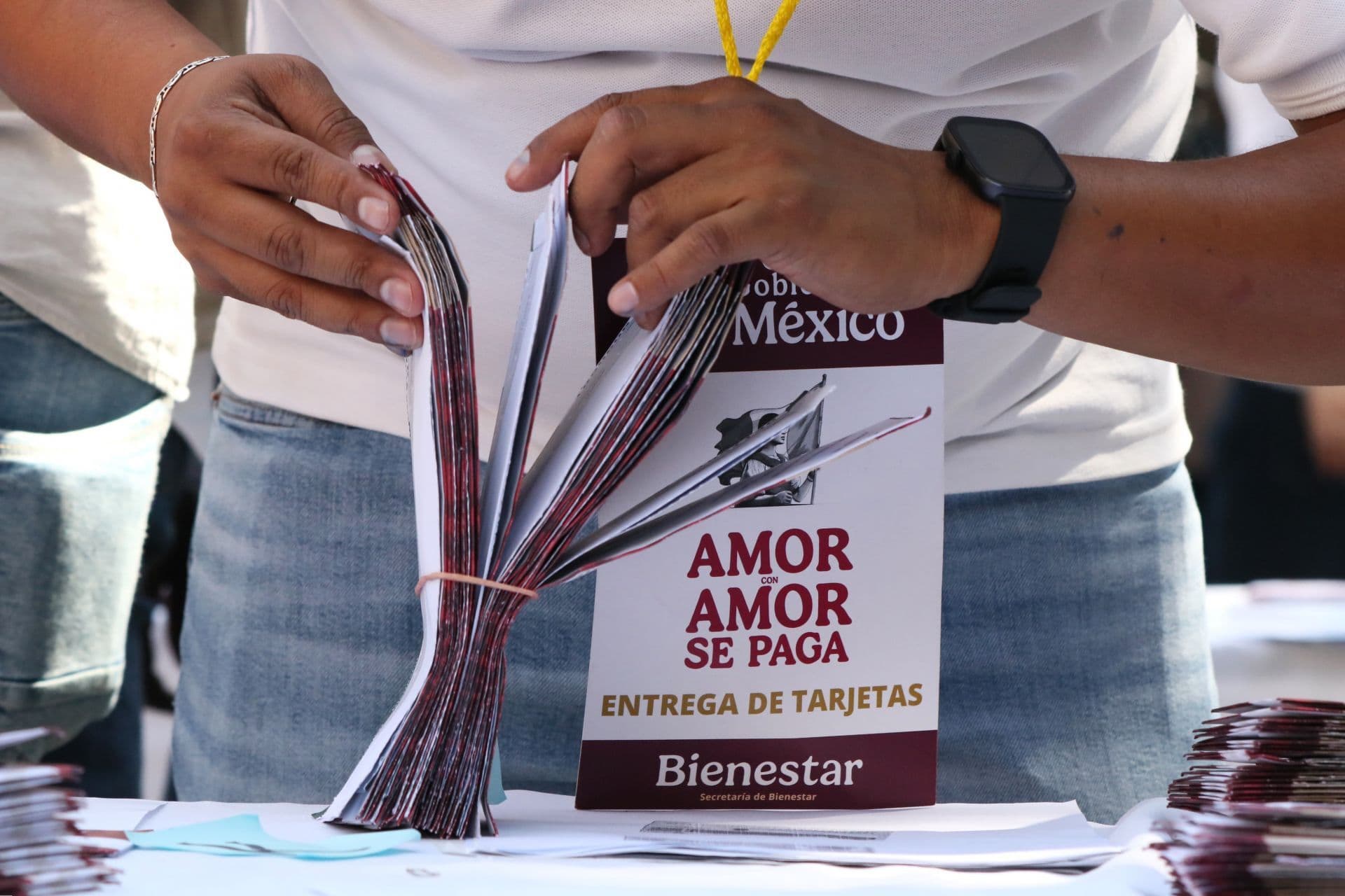 Entrega de Tarjetas Bienestar