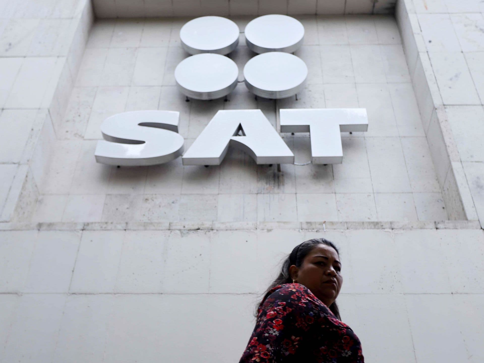 El SAT Canceló la Emisión de Facturas a Más de 2 Mil Empresas por Huachicol