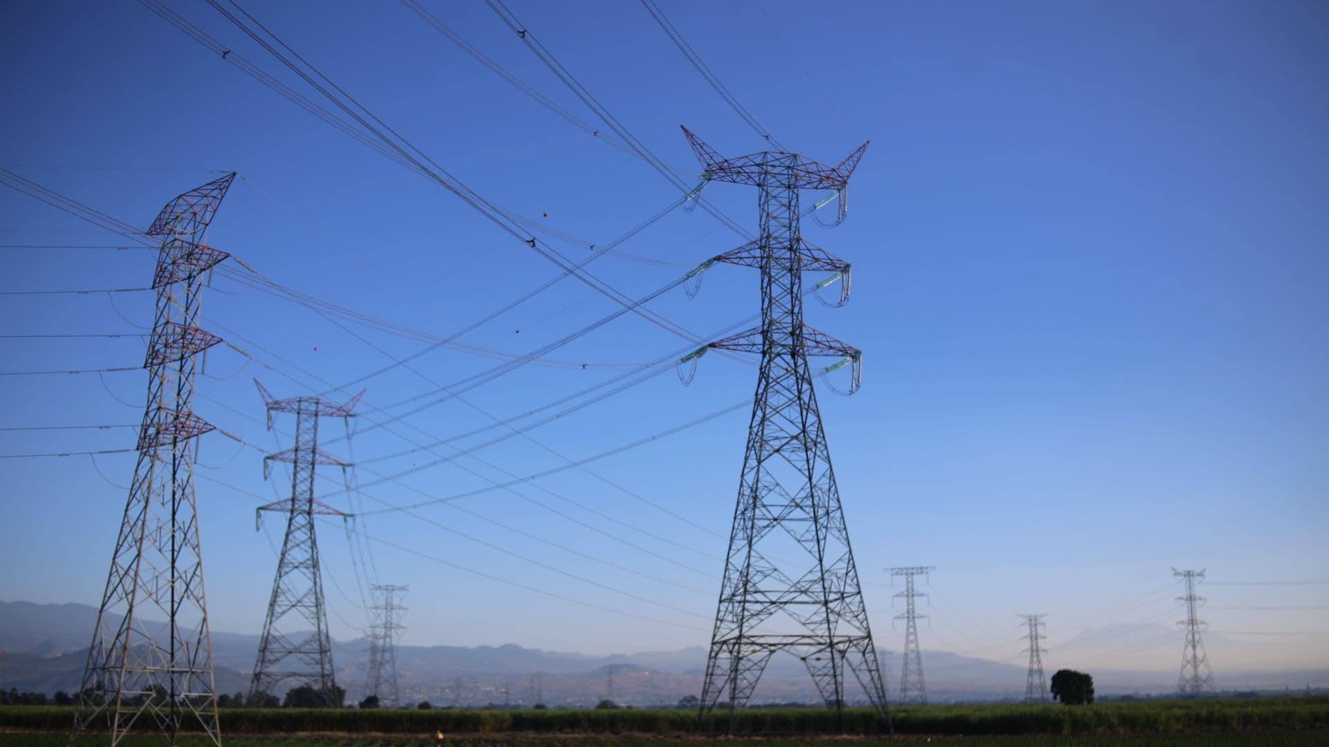 Torres de trasmisión de electricidad. Foto: Cuartoscuro
