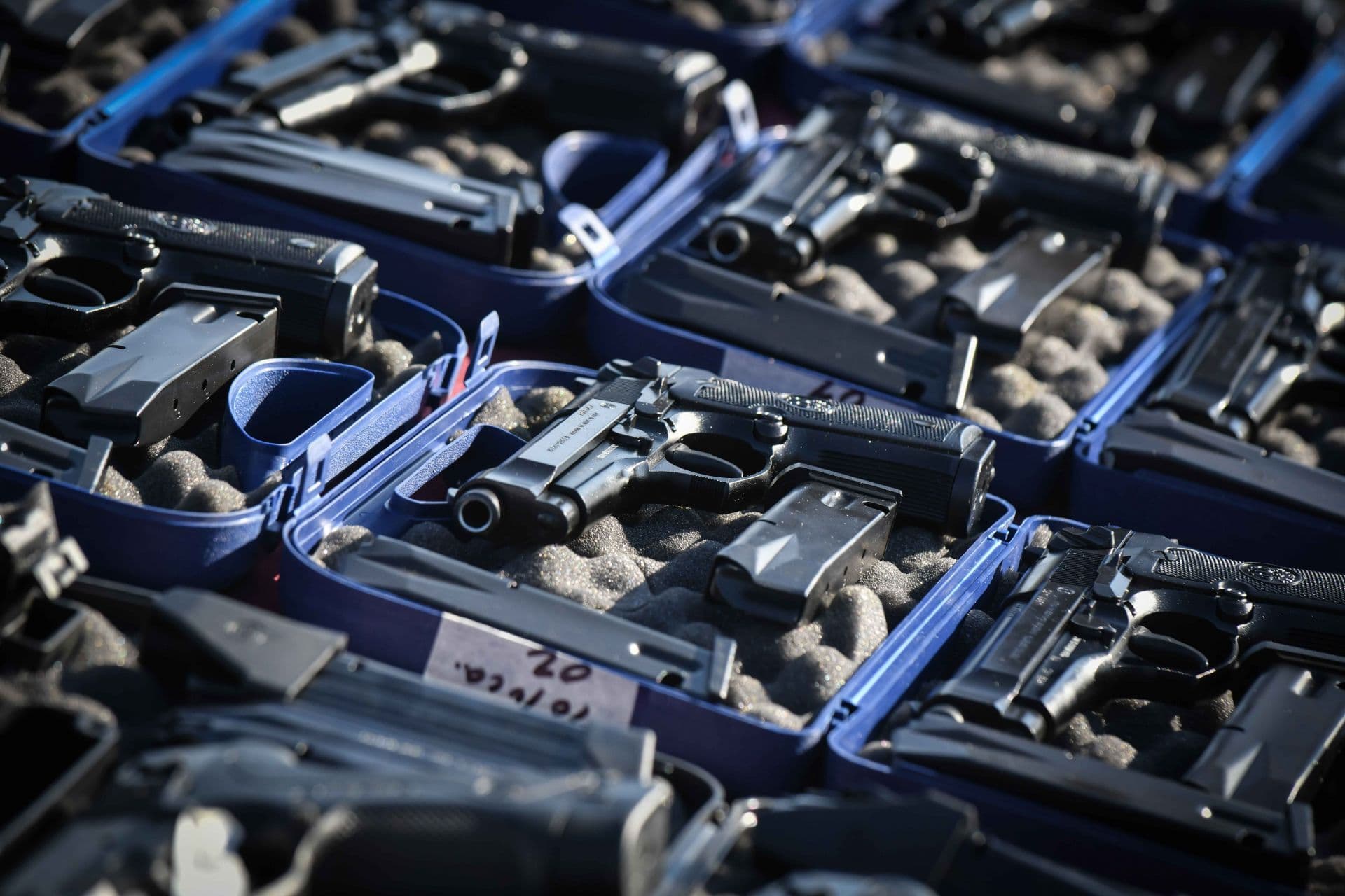 Descubren armas en camión de pasajeros