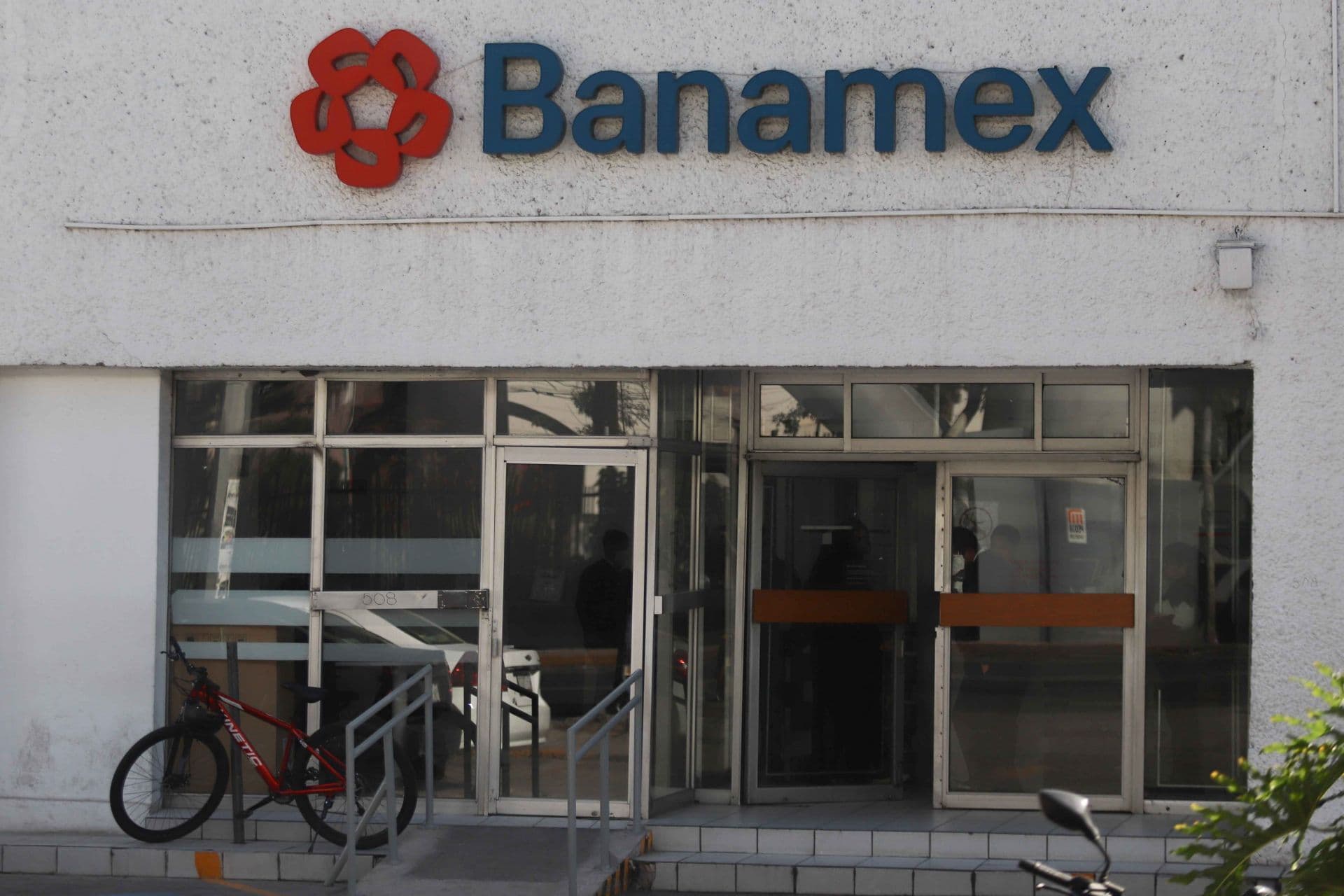 Sucursal del banco Banamex. Foto: Cuartoscuro