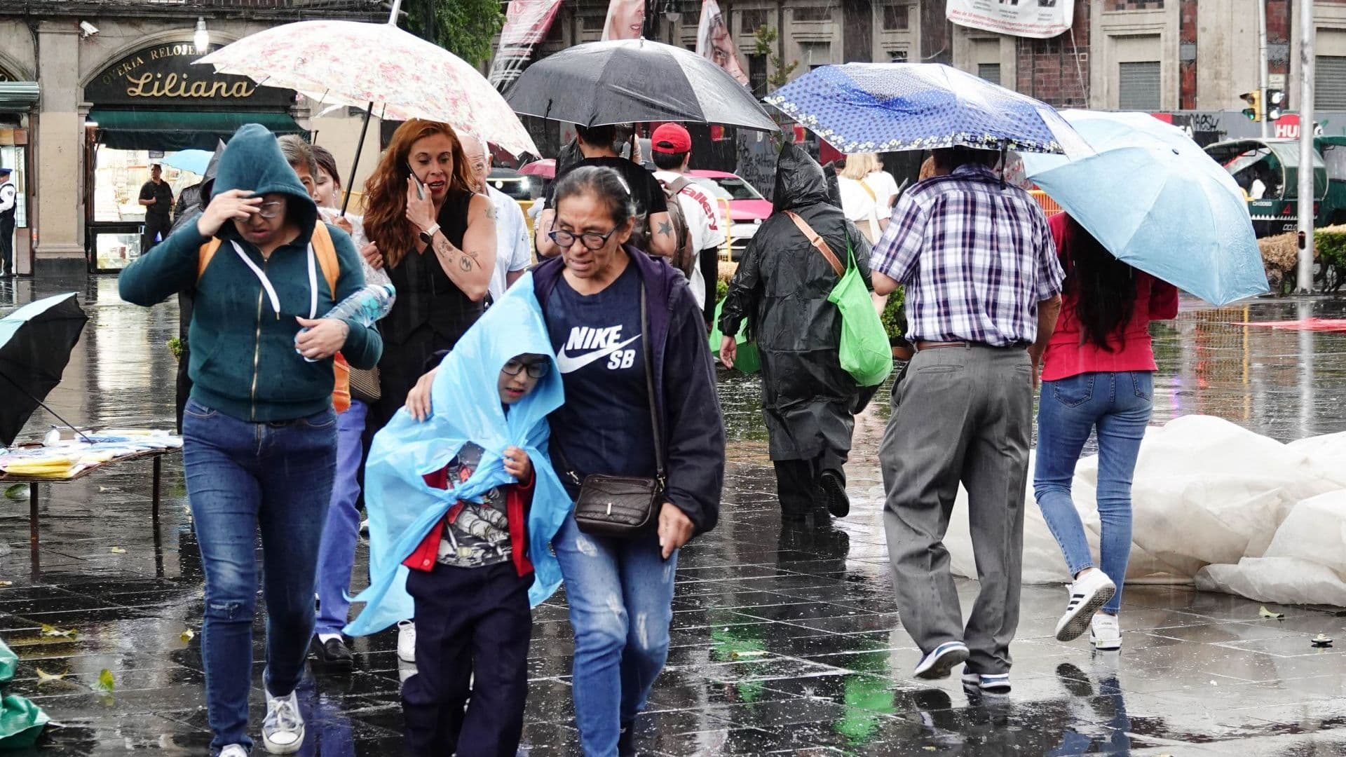 Continúan las fuertes lluvias en la capital. Foto: Cuartoscuro