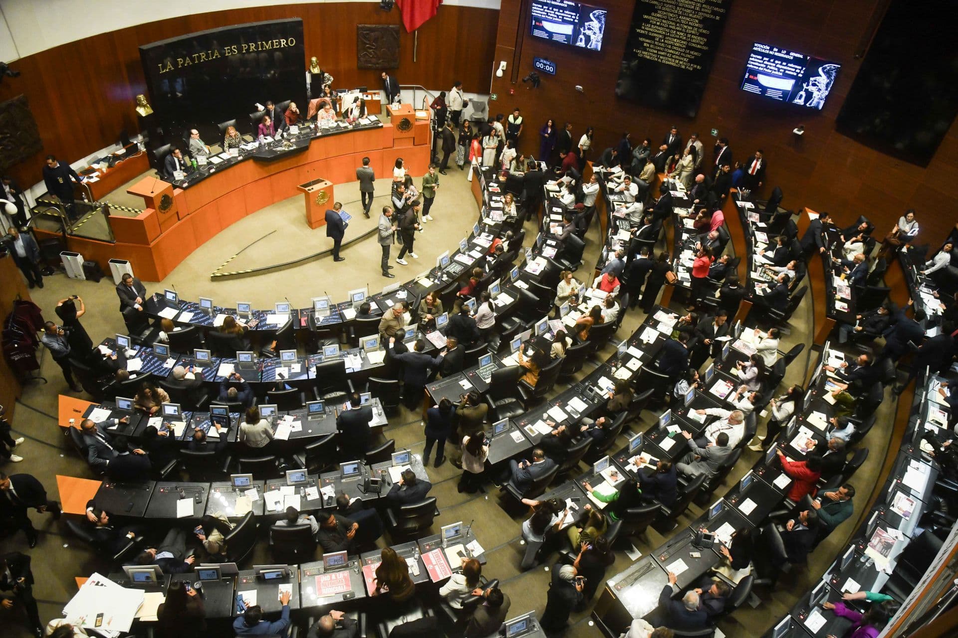 Sesión extraordinaria en el Senado