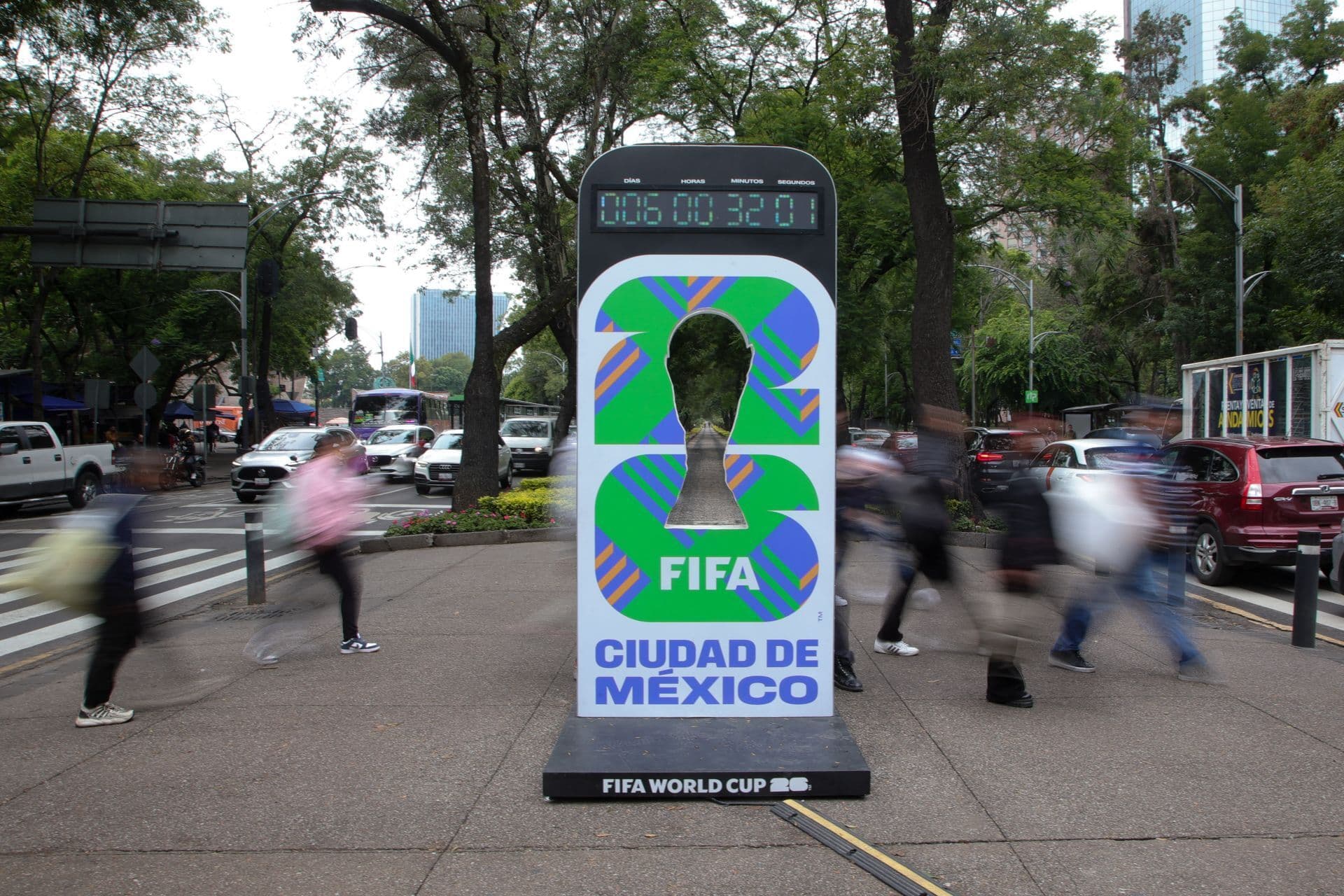 Reloj mundialista a dos días del inicio de la Copa Mundial de la FIFA 2026 en Paseo de la Reforma. Foto: Cuartoscuro