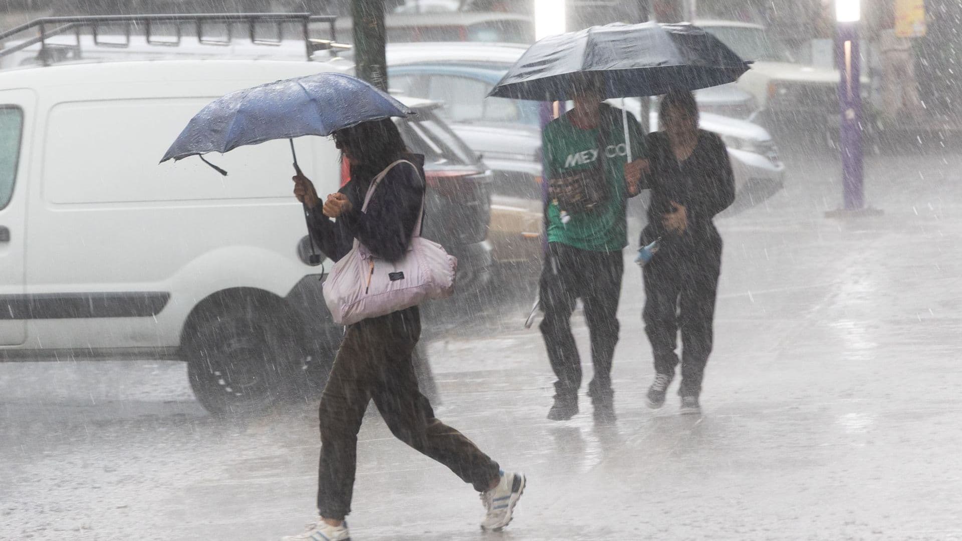 Lluvia intensa sorprende a habitantes de la capital del país. Foto: Cuartoscuro/ Archivo