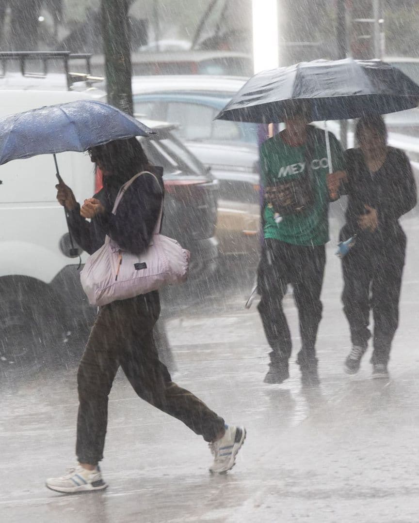 Lluvia intensa sorprende a habitantes de la capital del país. Foto: Cuartoscuro/ Archivo