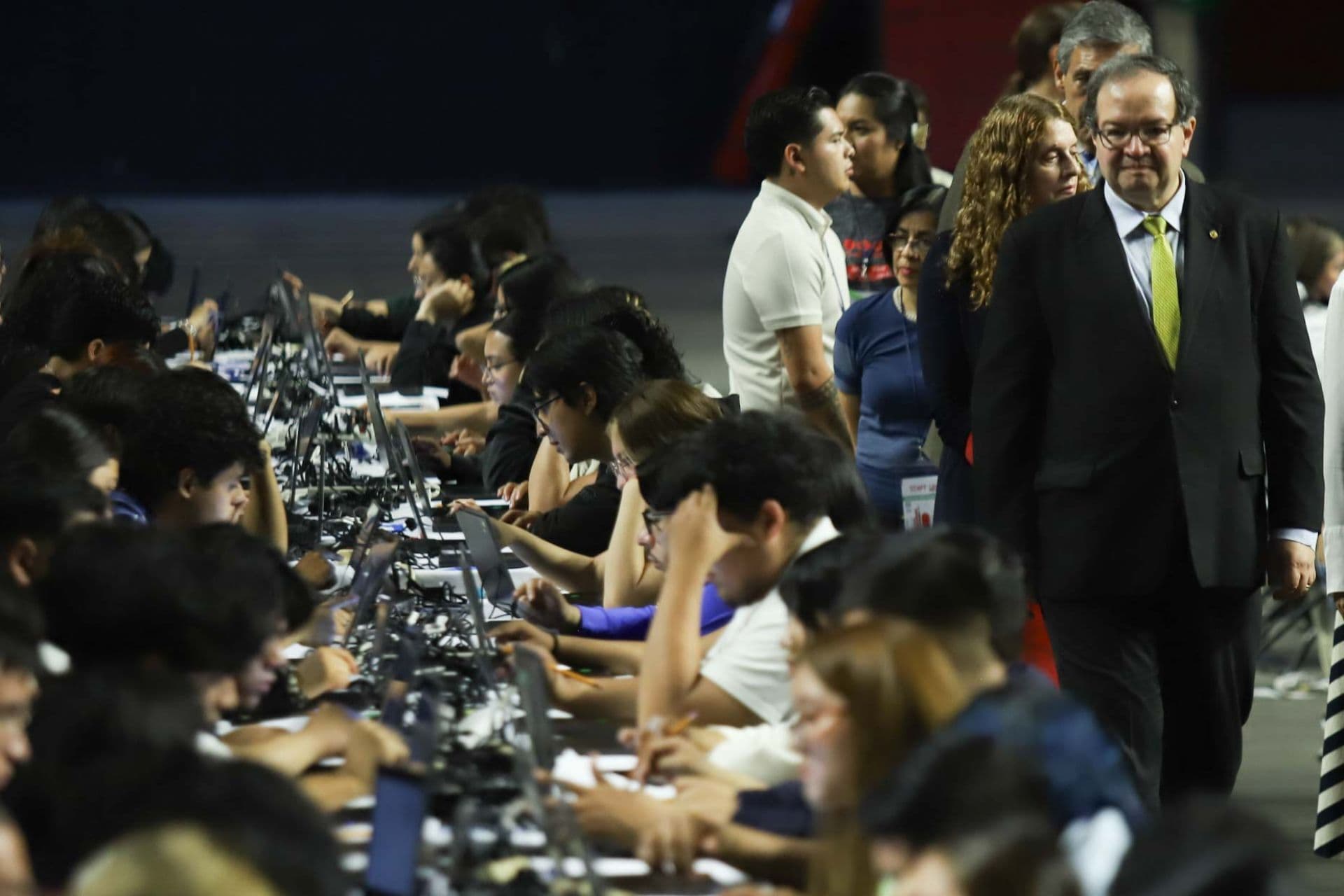 UNAM Volverá al Examen Presencial tras Irregularidades de Pruebas en Línea