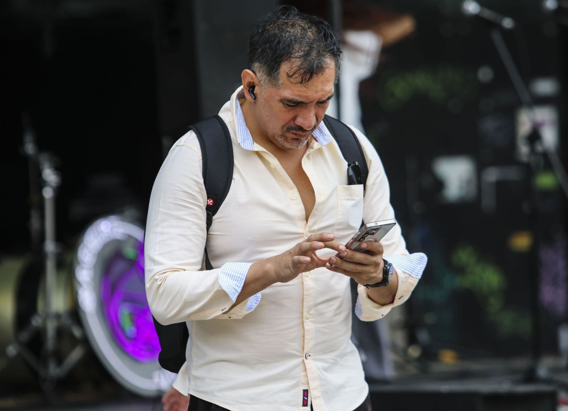 Usuario de telefonía móvil. Foto: Cuartoscuro