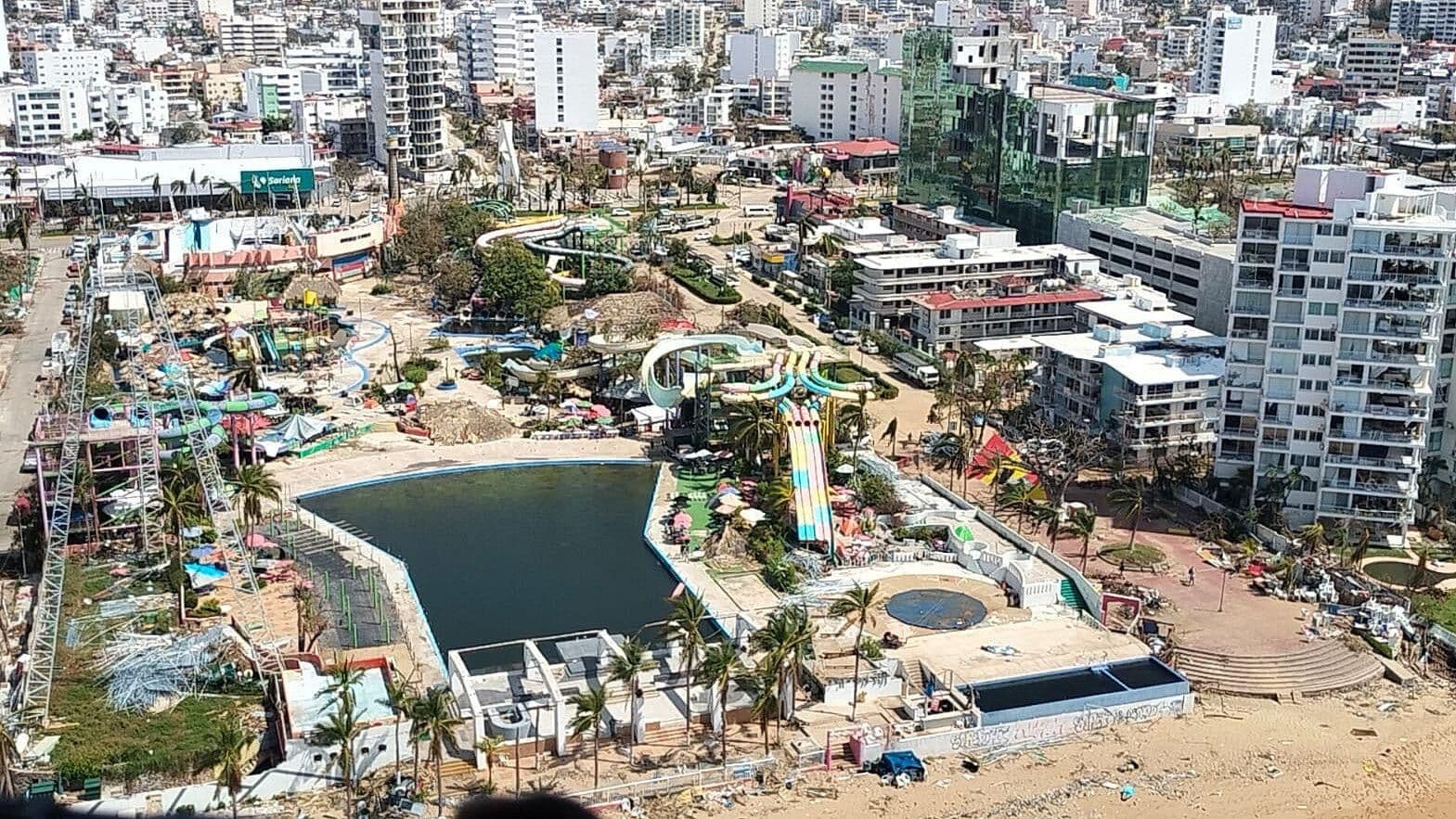 Prestadores de Servicios Turísticos Limpian las Playas de Caleta y Caletilla