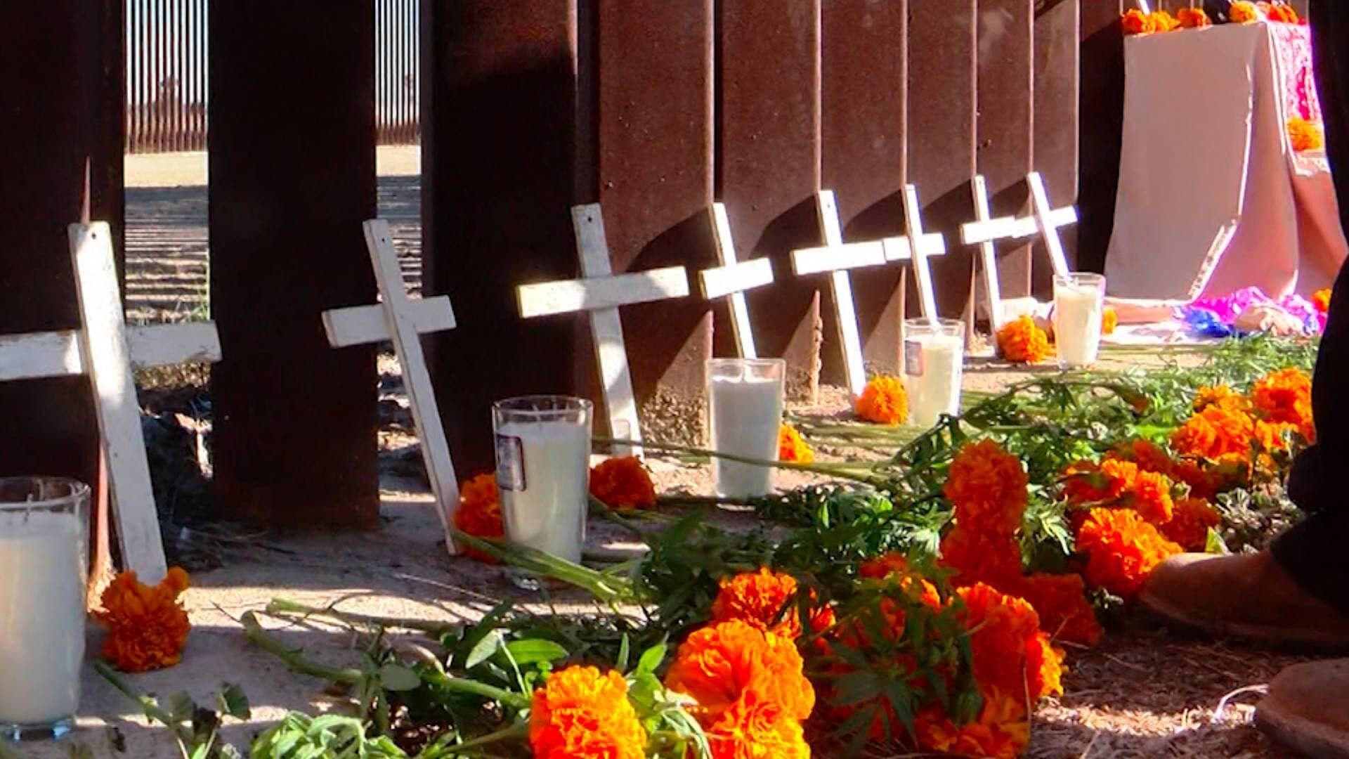 ¡Tijuana Unida! Colocan Altar de Muertos en Honor a Migrantes Fallecidos en el Muro