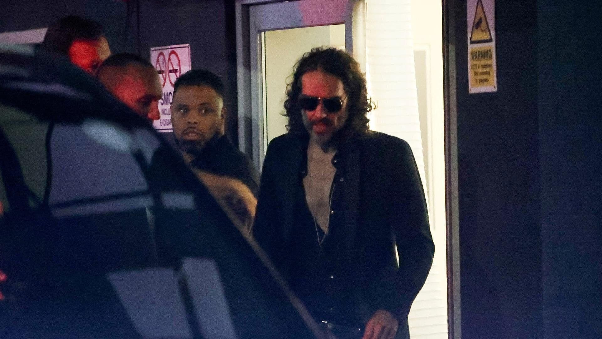 De Nuevo, Acusan al Actor Russell Brand de Agresión Sexual