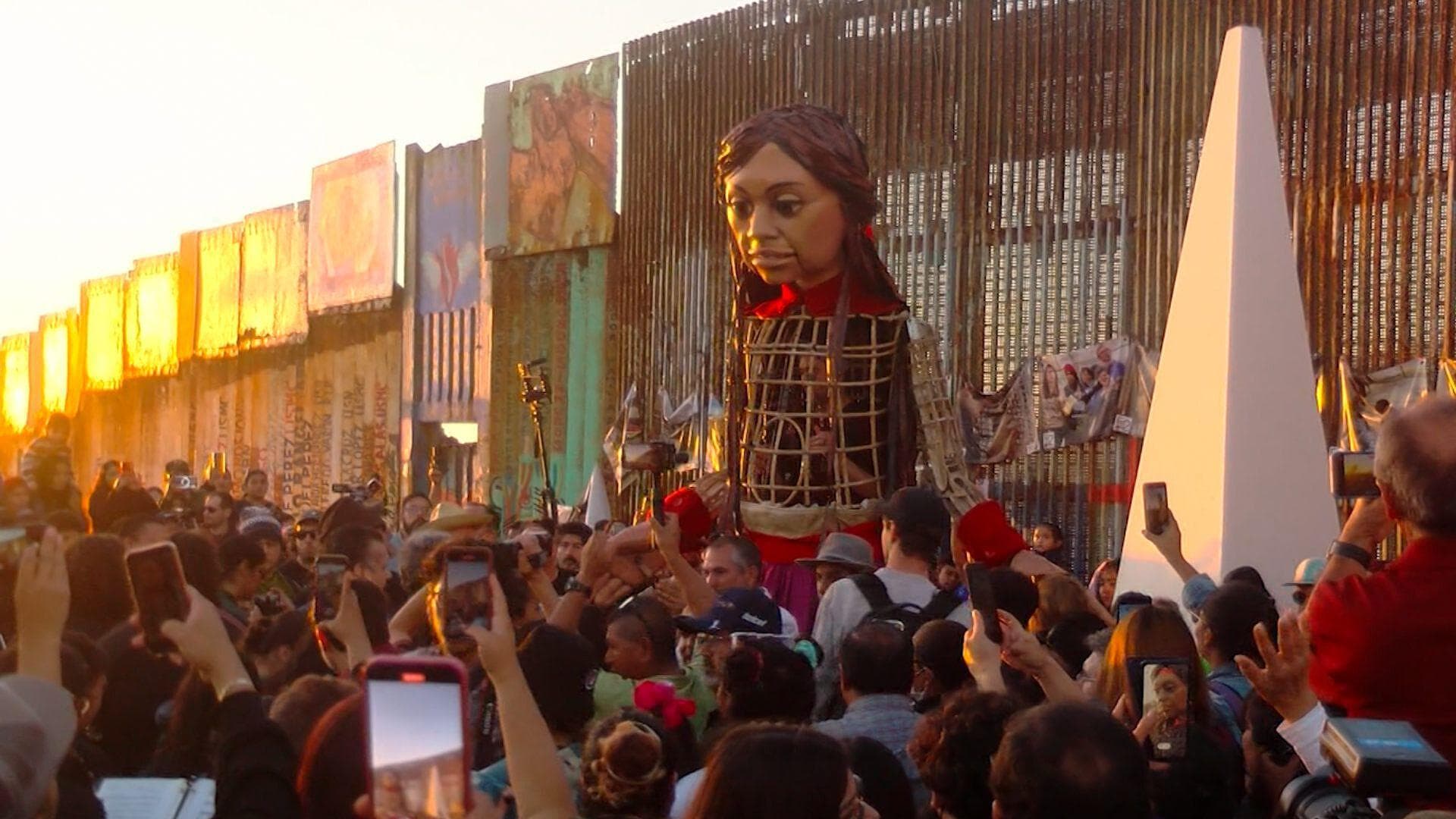 Amal Cierra Su Visita en el Muro: Un Encuentro de Esperanza en la Frontera
