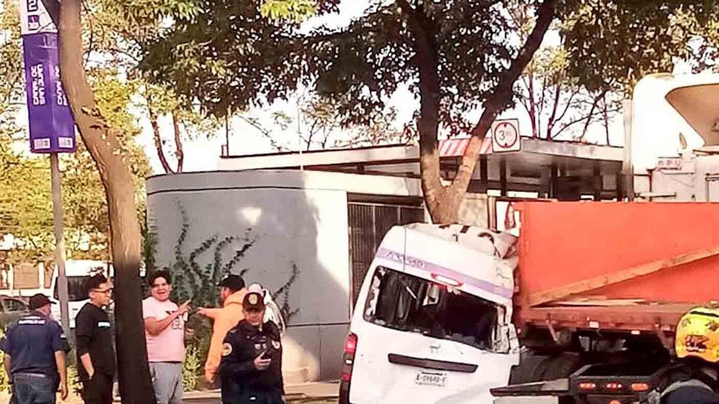 Tráiler Choca contra Transporte Público en Tepalcates